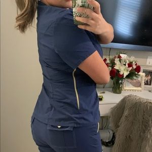Jaanuu beautiful Navy blue scrub top 🤍